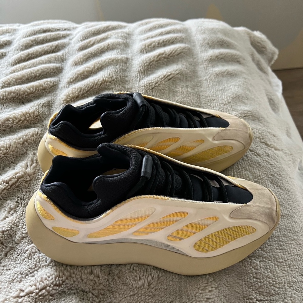 Yeezy Ortholite 700 V3